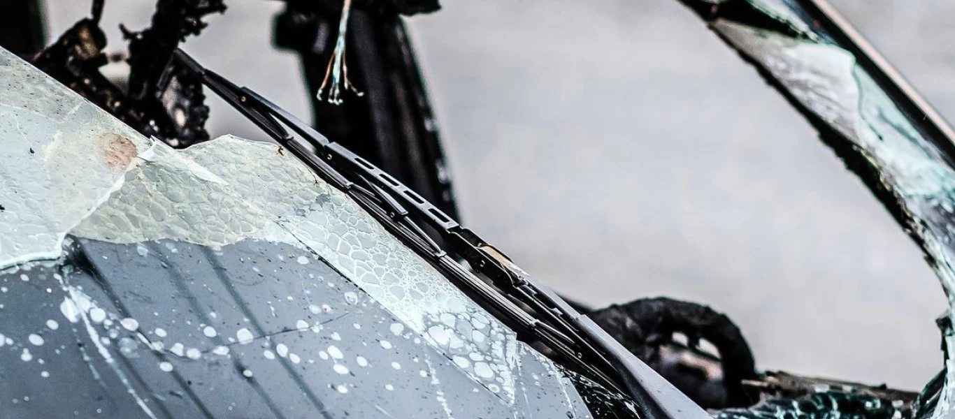 Άνδρας καυχιόταν ότι μεθυσμένος οδηγεί καλύτερα και τράκαρε με φορτηγό (βίντεο)